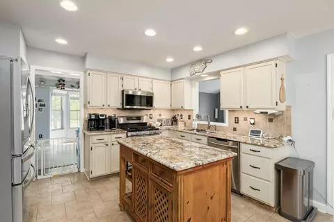 Kitchen - 7814 Craindow Ct, Dublin, OH 43017 photo 1 of 5