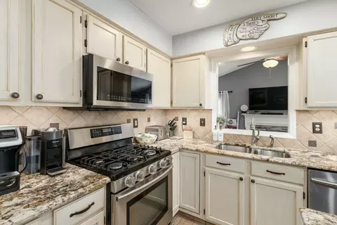 Kitchen - 7814 Craindow Ct, Dublin, OH 43017 photo 5 of 5