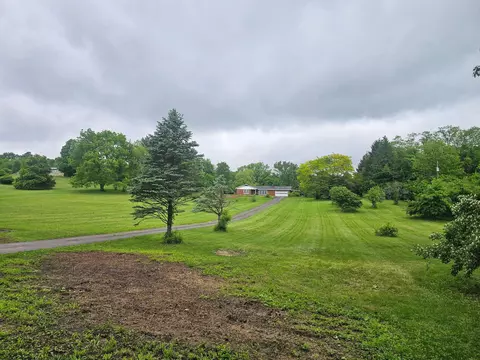 2440 Ross Ln, Springfield, OH 45502 photo 9