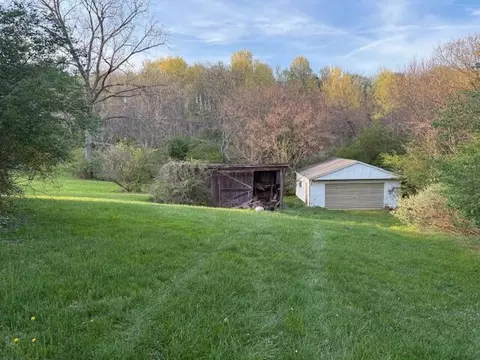 2440 Ross Ln, Springfield, OH 45502 photo 2