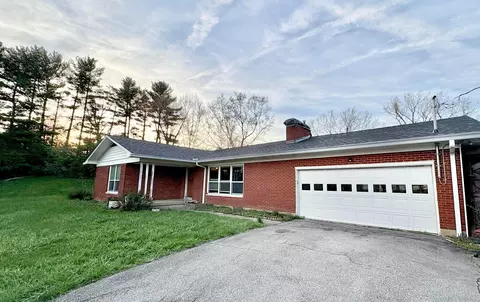 2440 Ross Ln, Springfield, OH 45502