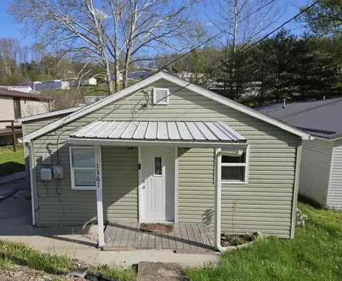 1361 Ohio Ave, Logan, OH 43138