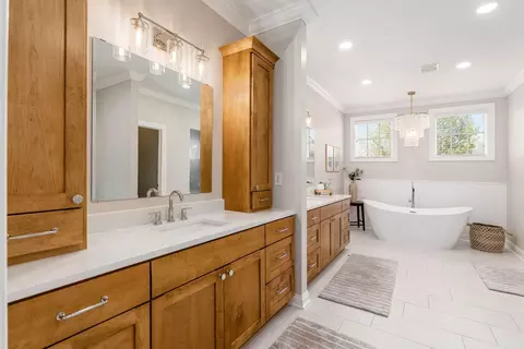 Bath - 2383 Dauer Ct, Powell, OH 43065 photo 1 of 11