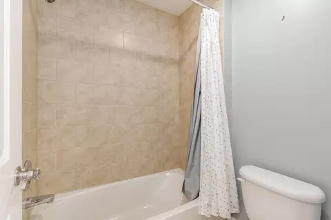 Bath - 2383 Dauer Ct, Powell, OH 43065 photo 10 of 11