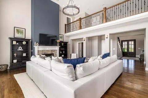 Living - 2383 Dauer Ct, Powell, OH 43065 photo 2 of 4