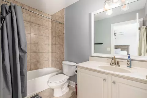 Bath - 2383 Dauer Ct, Powell, OH 43065 photo 8 of 11