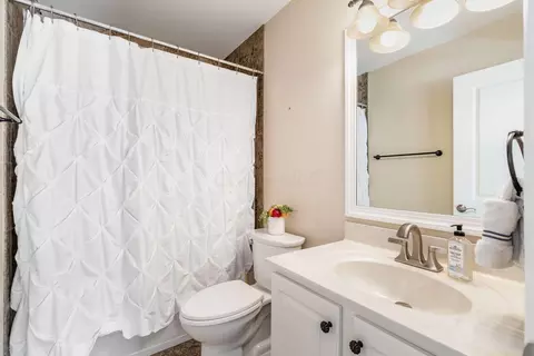 Bath - 2383 Dauer Ct, Powell, OH 43065 photo 11 of 11