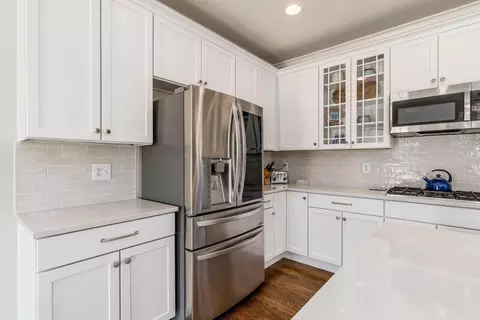 Kitchen - 2383 Dauer Ct, Powell, OH 43065 photo 7 of 8