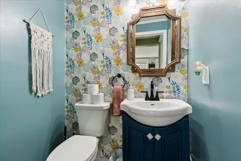 Bath - 3776 Farm Brook Ln, Columbus, OH 43204 photo 1 of 5