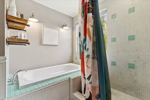 Bath - 3776 Farm Brook Ln, Columbus, OH 43204 photo 5 of 5