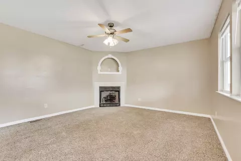 Living - 577 Stable St, Pataskala, OH 43062 photo 4 of 12