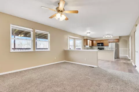 Living - 577 Stable St, Pataskala, OH 43062 photo 2 of 12