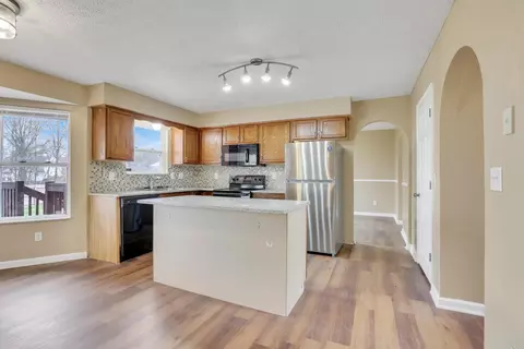 Kitchen - 577 Stable St, Pataskala, OH 43062 photo 2 of 5