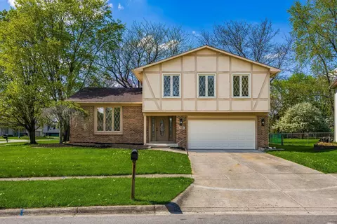 1619 Valley Crest Dr, Columbus, OH 43228