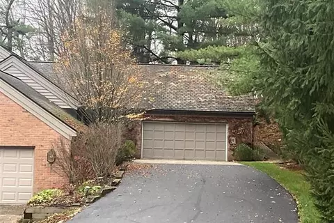 4 Parnassus Dr E, Granville, OH 43023