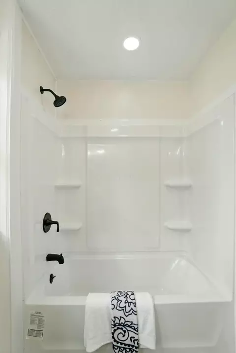 Bath - 720 W Columbia St, Springfield, OH 45504 photo 4 of 4