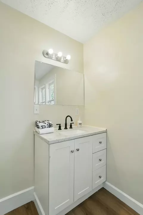 Bath - 720 W Columbia St, Springfield, OH 45504 photo 3 of 4