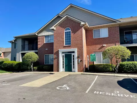 647 Spring Valley Dr, Lewis Center, OH 43035