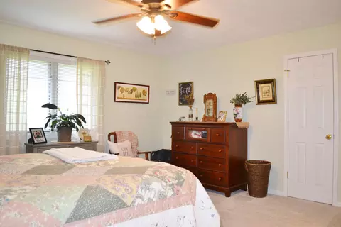 Bedroom - 5617 Calais Dr, Springfield, OH 45503 photo 4 of 10