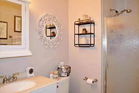 Bath - 5617 Calais Dr, Springfield, OH 45503 photo 3 of 3