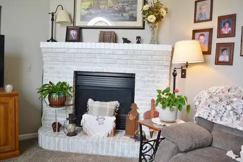 Living - 5617 Calais Dr, Springfield, OH 45503 photo 4 of 6