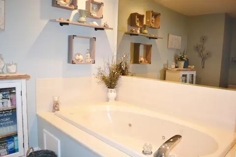 Bath - 5617 Calais Dr, Springfield, OH 45503 photo 1 of 3