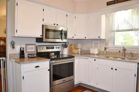 Kitchen - 5617 Calais Dr, Springfield, OH 45503 photo 1 of 4