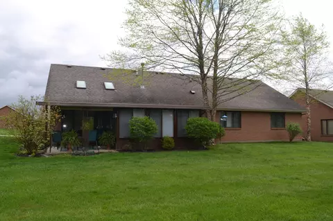 Exterior - 5617 Calais Dr, Springfield, OH 45503 photo 7 of 9