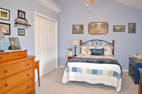 Bedroom - 5617 Calais Dr, Springfield, OH 45503 photo 6 of 10