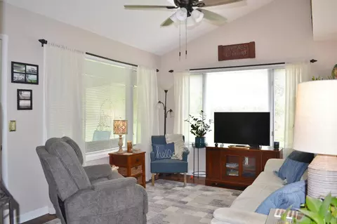 Living - 5617 Calais Dr, Springfield, OH 45503 photo 5 of 6