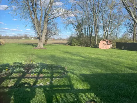 Exterior - 5384 Springfield Jamestown Rd, Springfield, OH 45502 photo 5 of 6