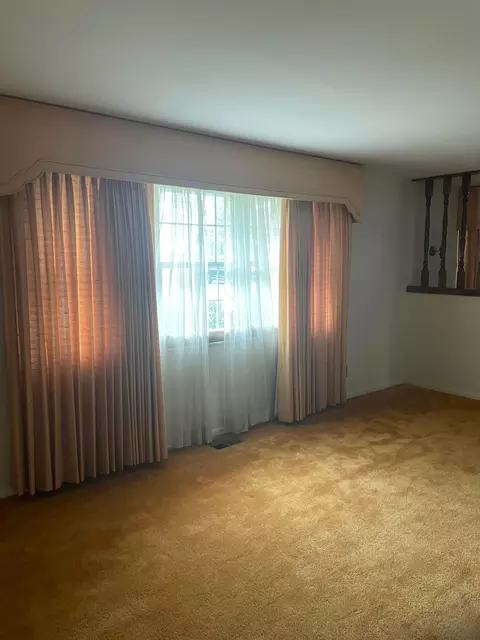 Living - 5384 Springfield Jamestown Rd, Springfield, OH 45502 photo 1 of 3