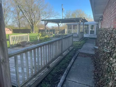Exterior - 5384 Springfield Jamestown Rd, Springfield, OH 45502 photo 3 of 6