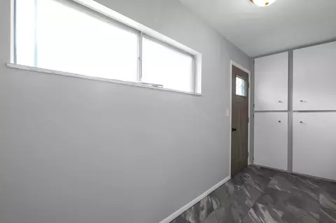 Entry Way - 542 E Franklin St, Circleville, OH 43113 photo 2 of 2