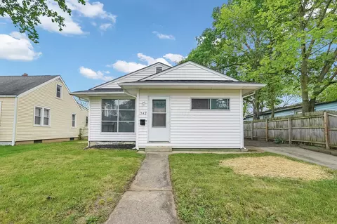 Exterior - 542 E Franklin St, Circleville, OH 43113 photo 2 of 5