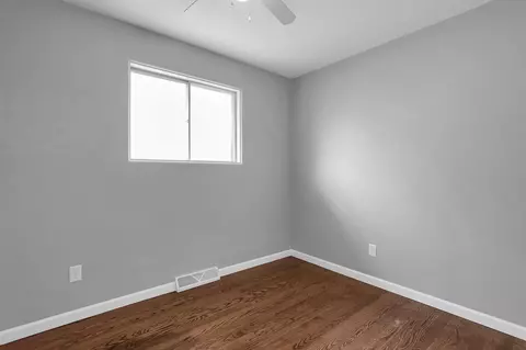 Bedroom - 542 E Franklin St, Circleville, OH 43113 photo 6 of 6