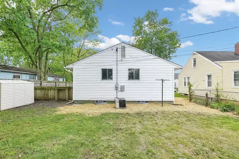 Exterior - 542 E Franklin St, Circleville, OH 43113 photo 5 of 5