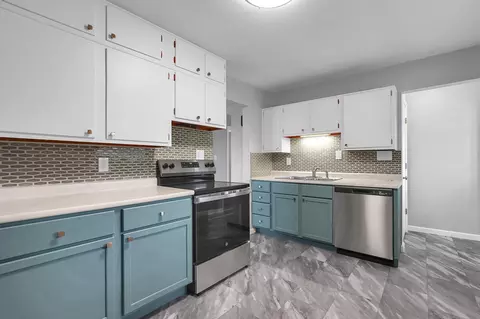 Kitchen - 542 E Franklin St, Circleville, OH 43113 photo 1 of 2