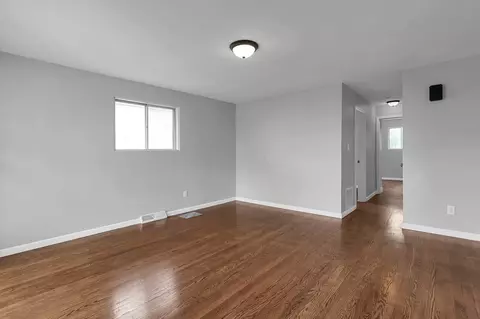 Living - 542 E Franklin St, Circleville, OH 43113 photo 1 of 1