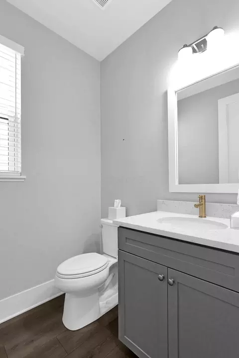 Bath - 935 Pullman Pl, Columbus, OH 43212 photo 6 of 8