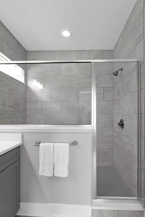 Bath - 935 Pullman Pl, Columbus, OH 43212 photo 4 of 8