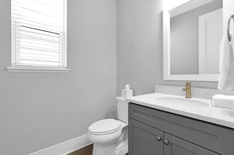 Bath - 935 Pullman Pl, Columbus, OH 43212 photo 5 of 8