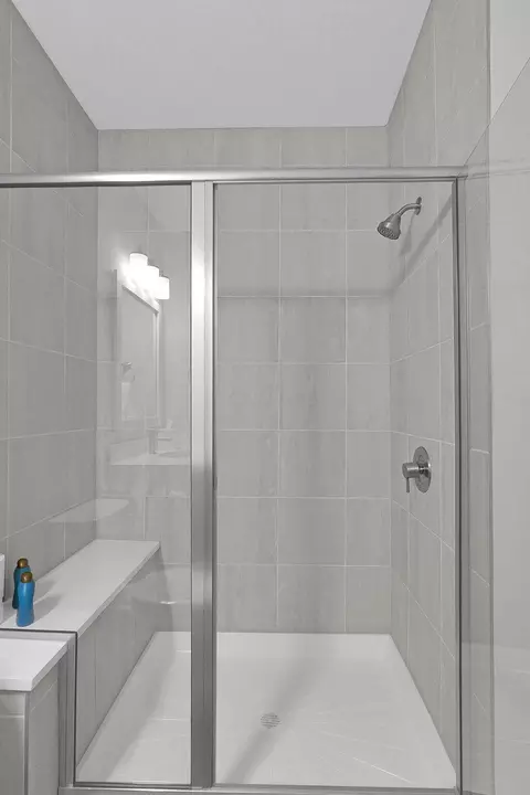 Bath - 935 Pullman Pl, Columbus, OH 43212 photo 8 of 8