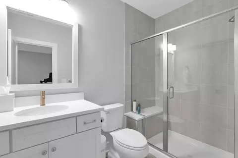 Bath - 935 Pullman Pl, Columbus, OH 43212 photo 7 of 8