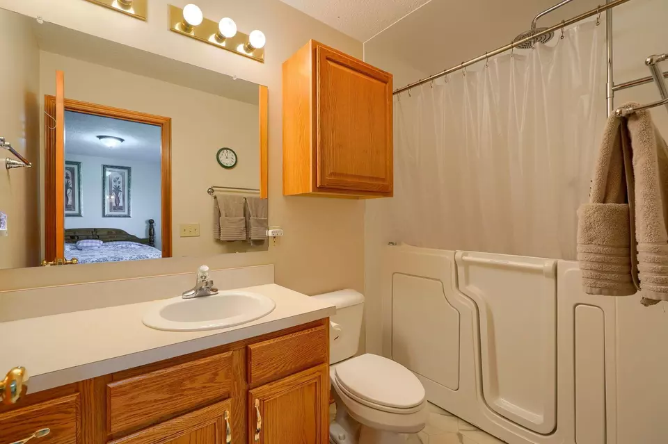 Bath - 6956 Greensview Village Dr, Canal Winchester, OH 43110 photo 1 of 2