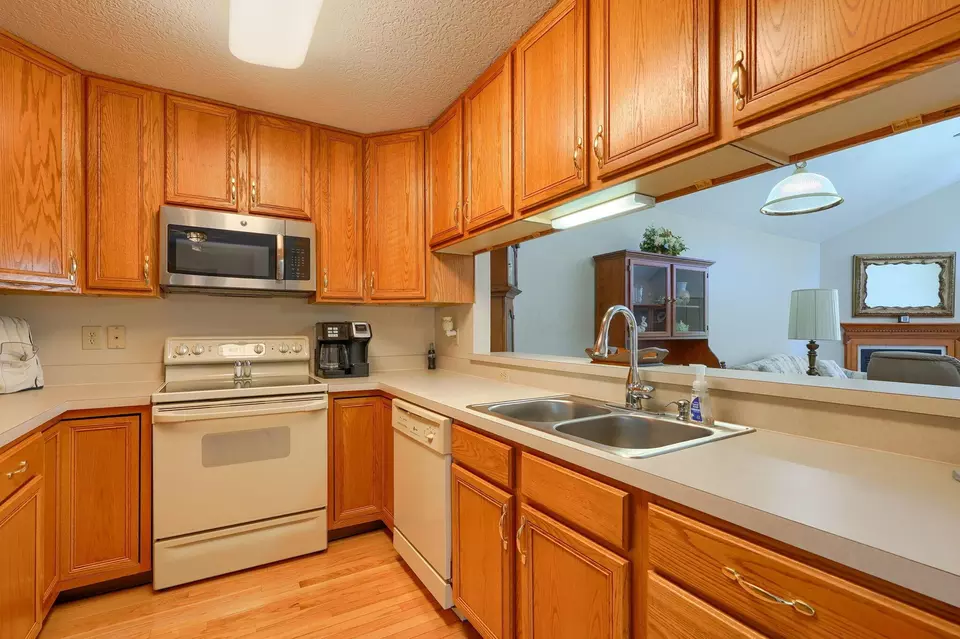 Kitchen - 6956 Greensview Village Dr, Canal Winchester, OH 43110 photo 2 of 2