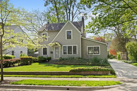 949 S Cassingham Rd, Bexley, OH 43209