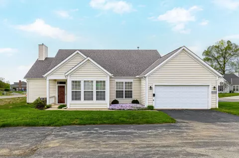 6033 Naughten Pond Dr, Columbus, OH 43213