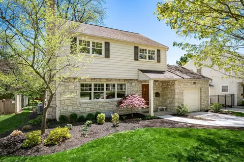 2014 Edgemont Rd N, Upper Arlington, OH 43212