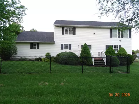 Exterior - 3101 Windy Ridge Dr, Springfield, OH 45502 photo 4 of 6